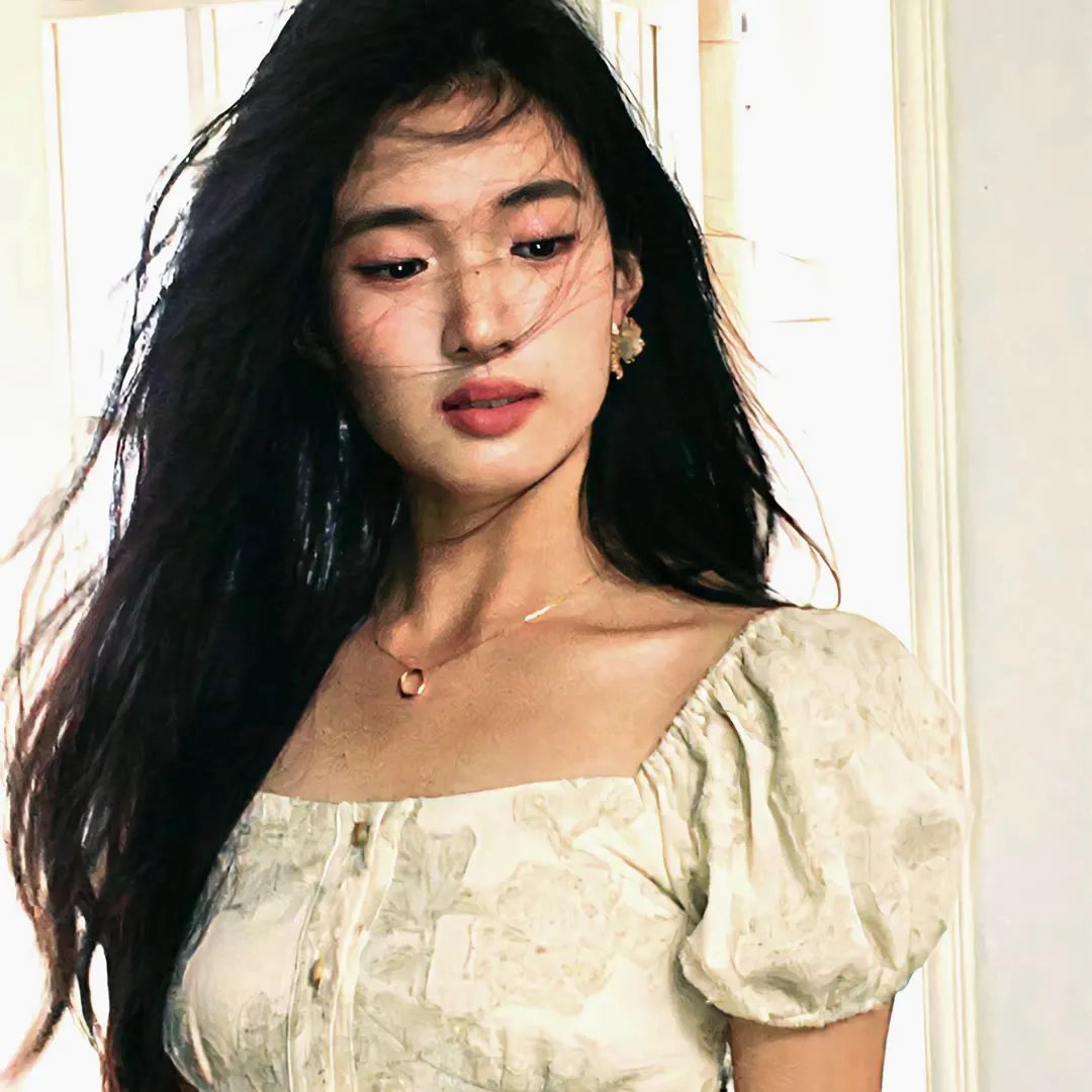 穿越成女明星和霸总谈恋
